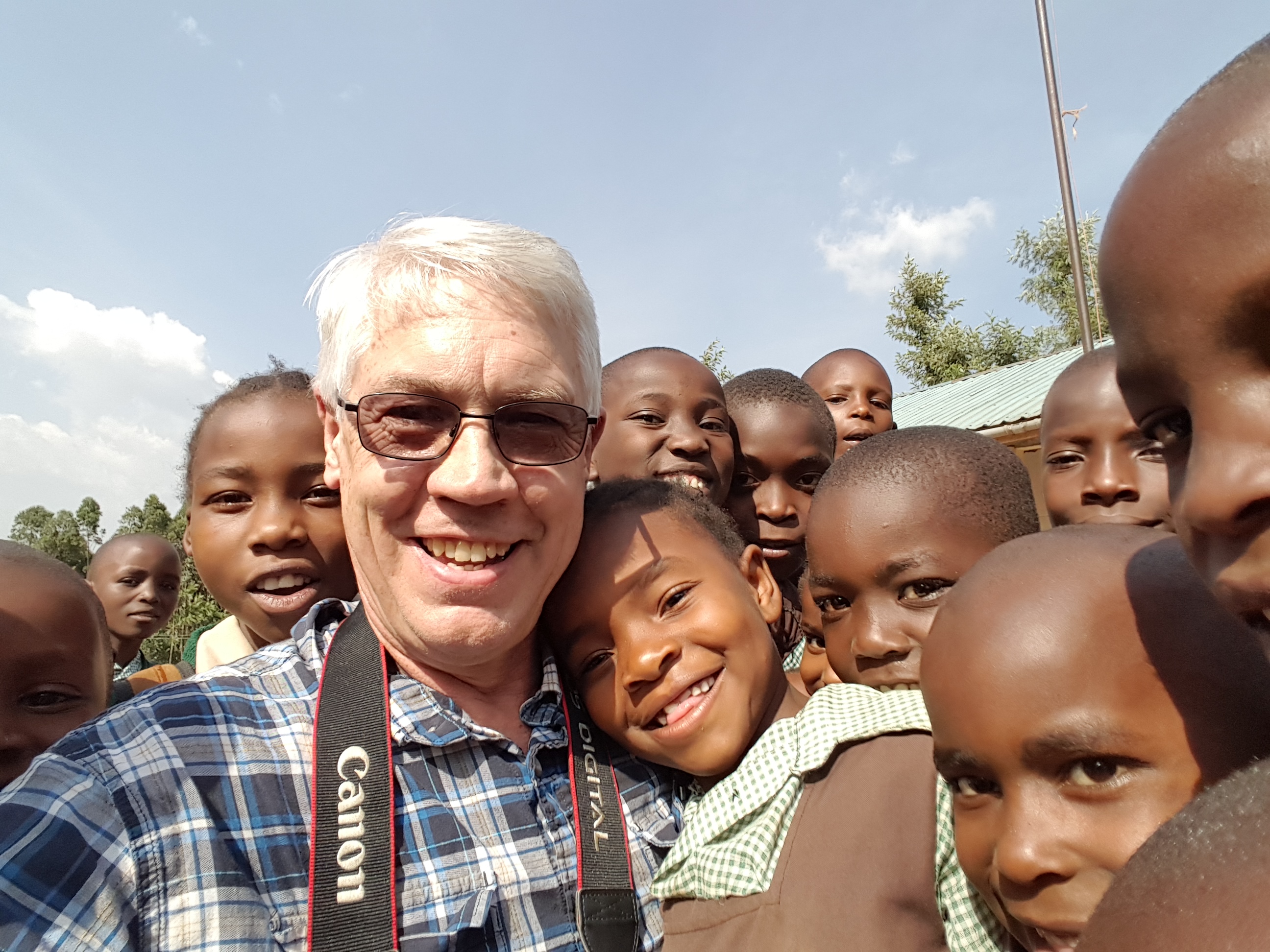 dan haskins with kids in kenya