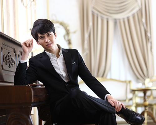 A photo of Charlie Albright at his piano