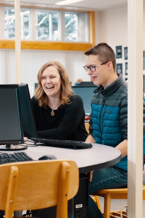 librarian katie hart and student